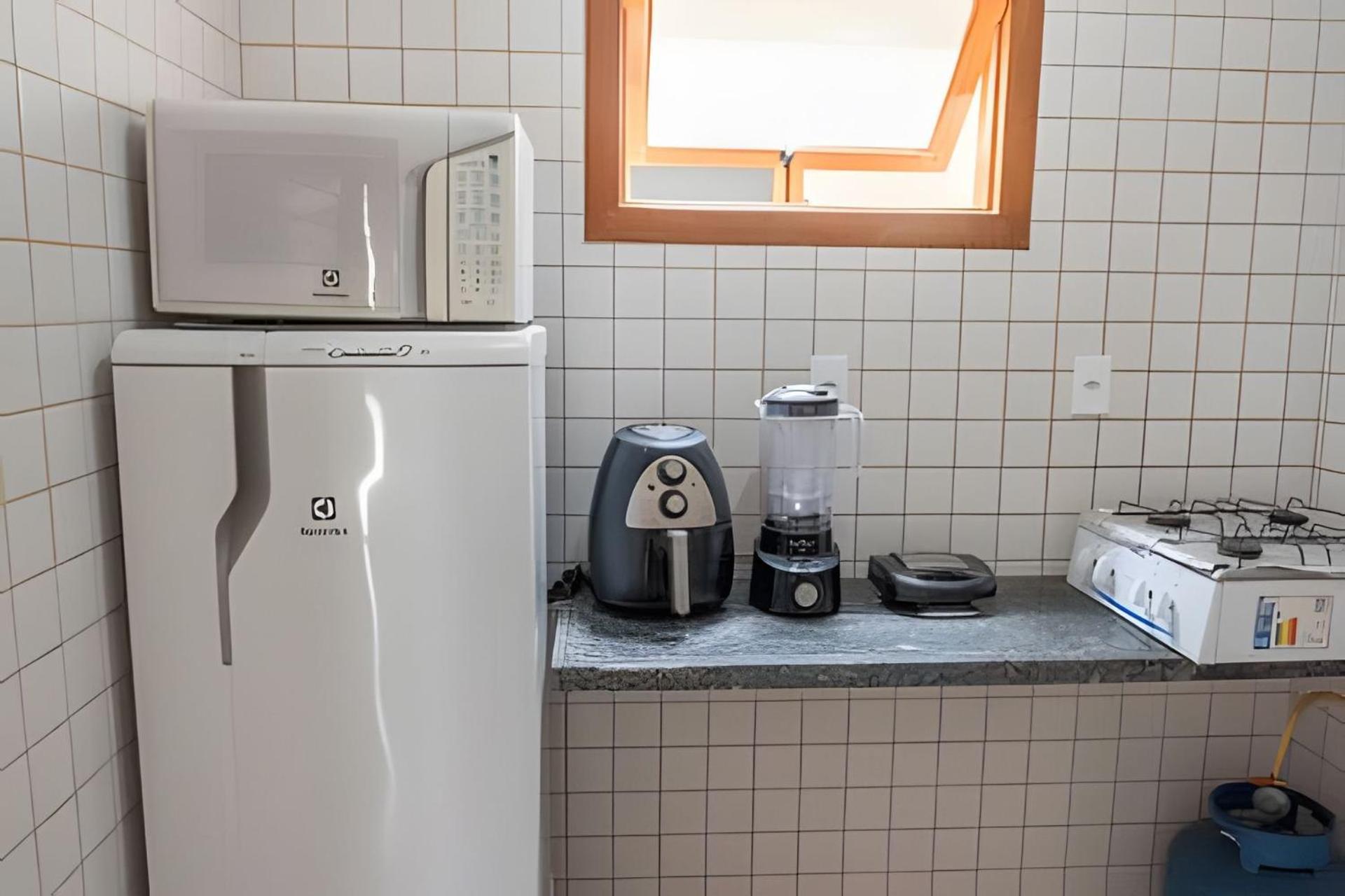 Em Frente A Praia De Taperapuan; Piscina; 1 Quarto; Wifi 300 Mbs; Estacionamento Gratuito 1 Veiculo Porto Seguro Extérieur photo